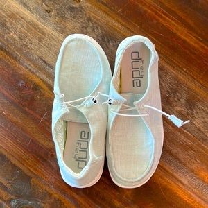 Hey dude Wendy- sparkle green - size 10 EUC